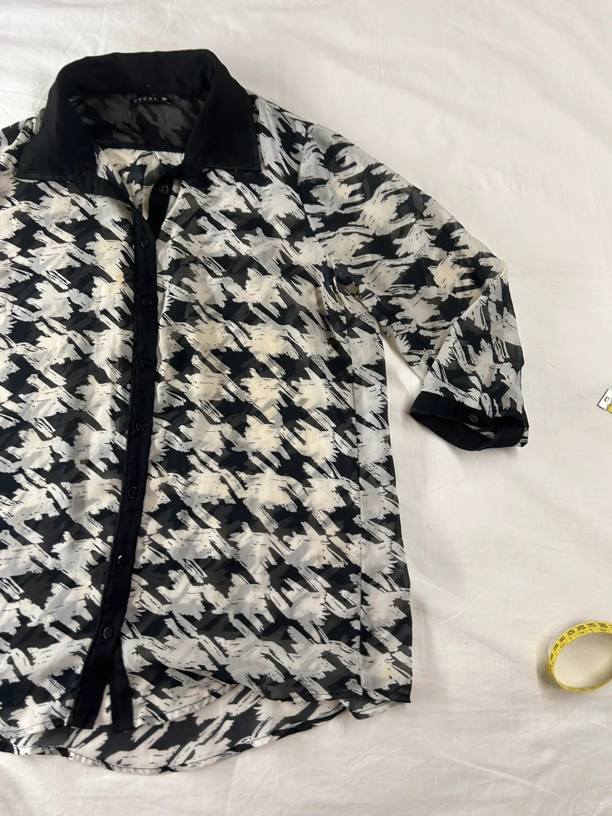 Camisa con motivos negro y blanco Bréal efectos transparentes vintage – photo 3